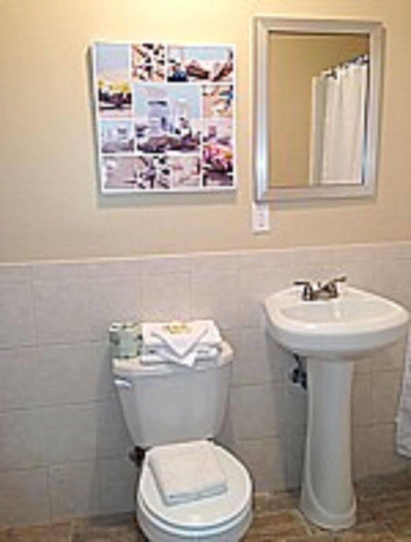 Pelican Point Motel พอยท์เพลสเซนท์บีช ภายนอก รูปภาพ